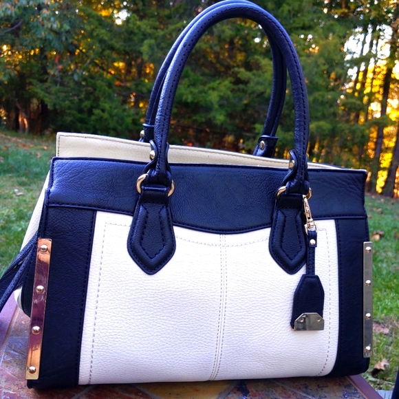 Aldo Handbags - 🚨SALE TONIGHT ONLY ❤️ Large Aldo Vegan handbag Purse Tote